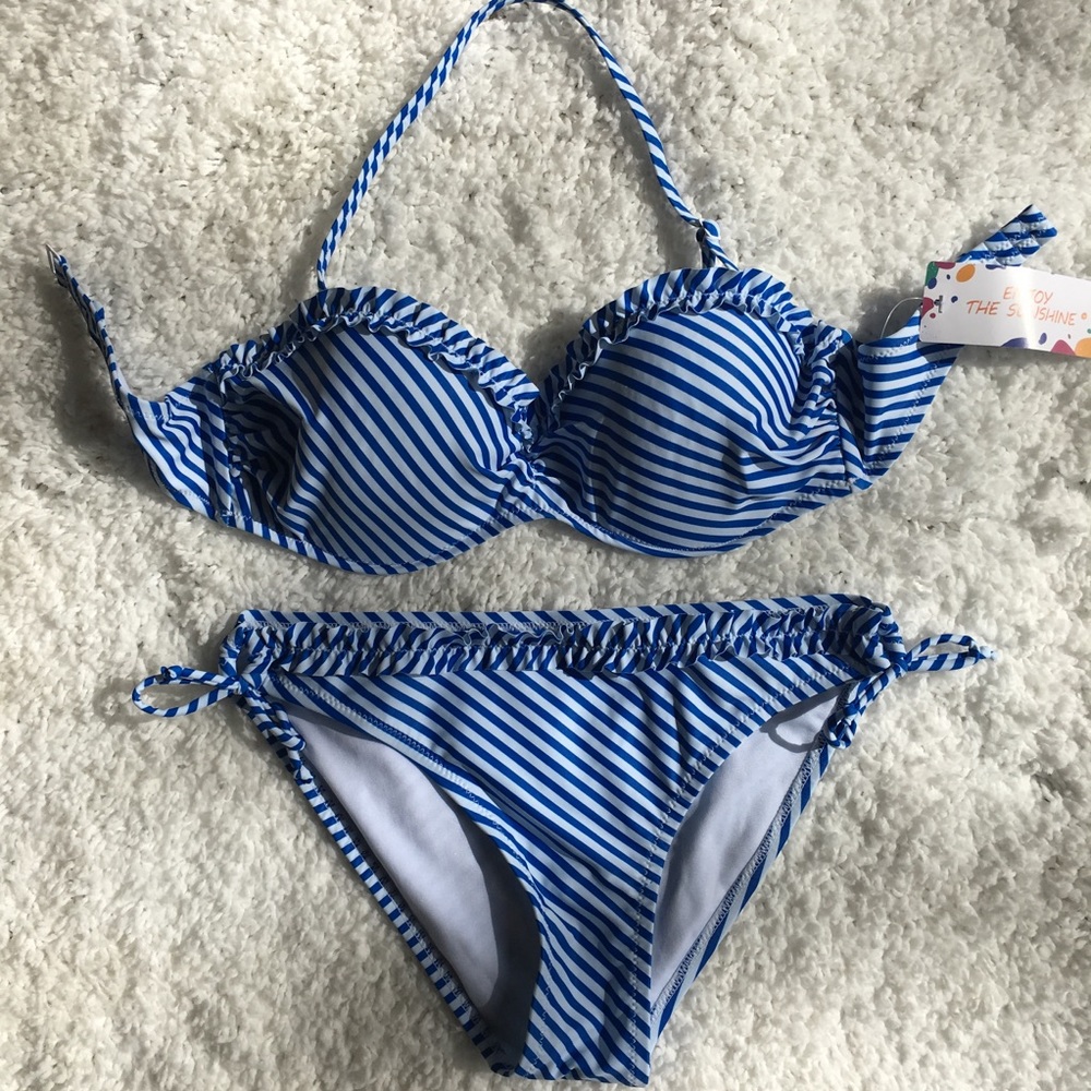 🎈🎉HP🎉🎈Grand Everest Striped 2 Piece Swimsuit